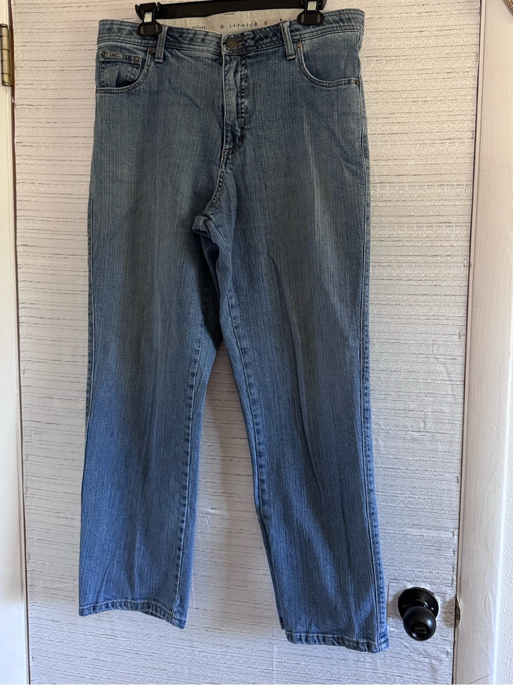 Lee Women's Straight Jeans in Light Blue Wash 14S